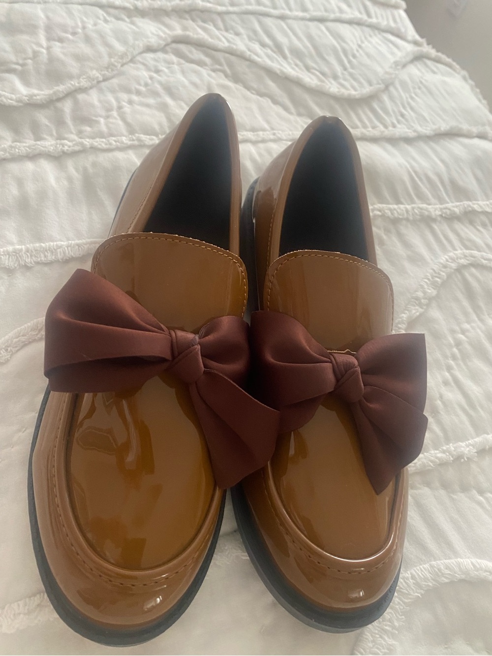 Patent Leather Bow Loafer — Tan SZ 9-1/2
